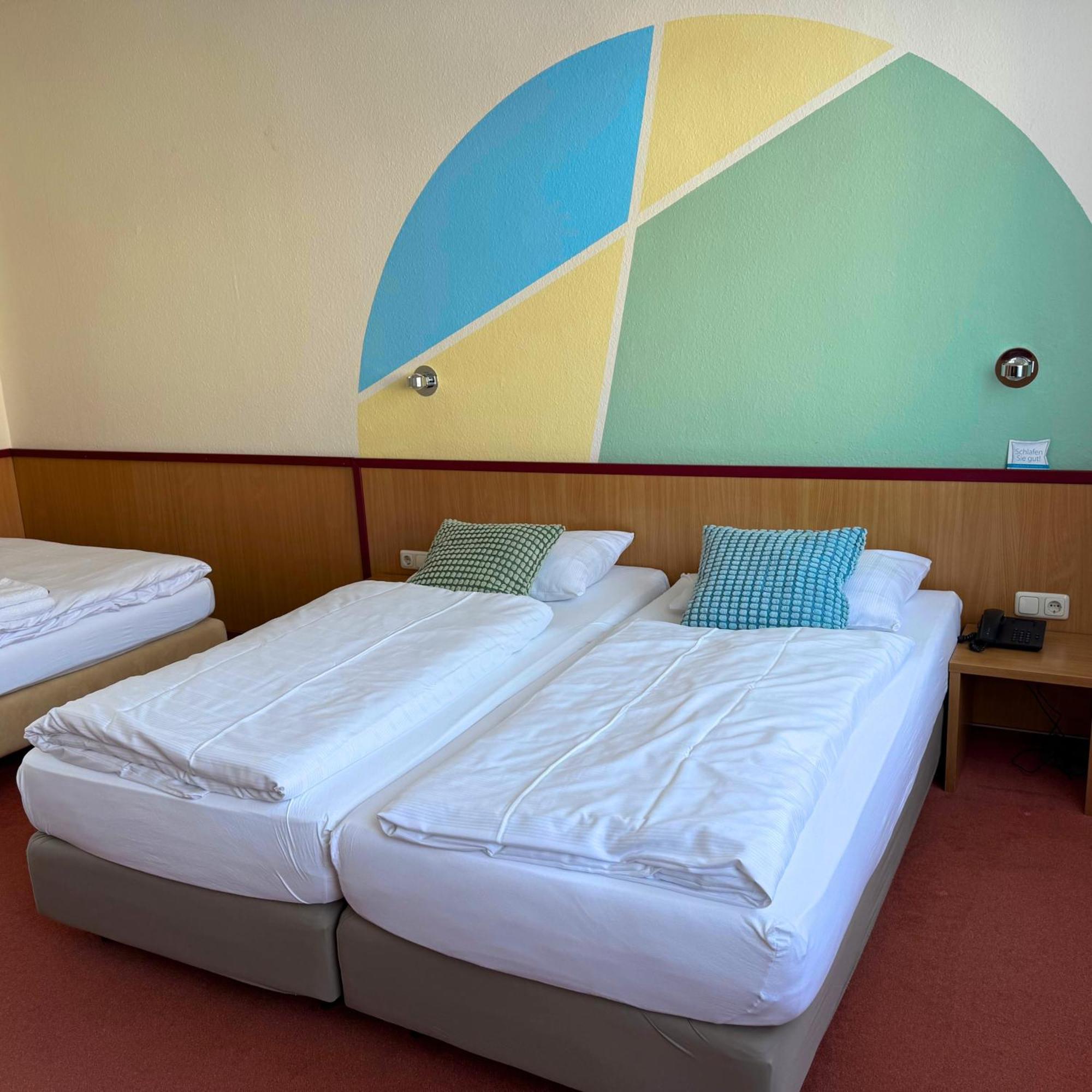 Colourful Hotel Билефельд Номер фото
