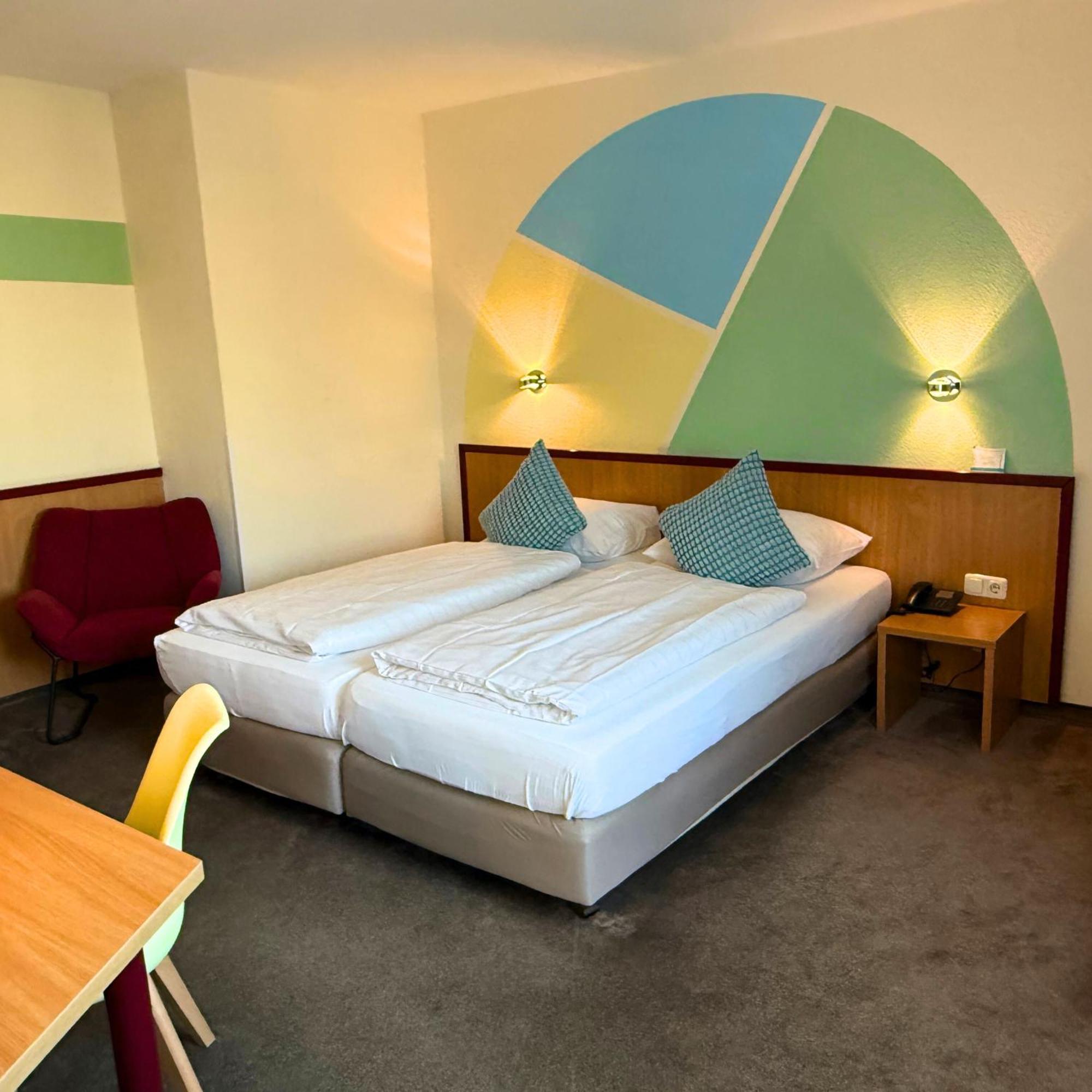 Colourful Hotel Билефельд Экстерьер фото